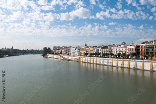 Río Guadalquivir y barrio de Triana, Sevilla (España)