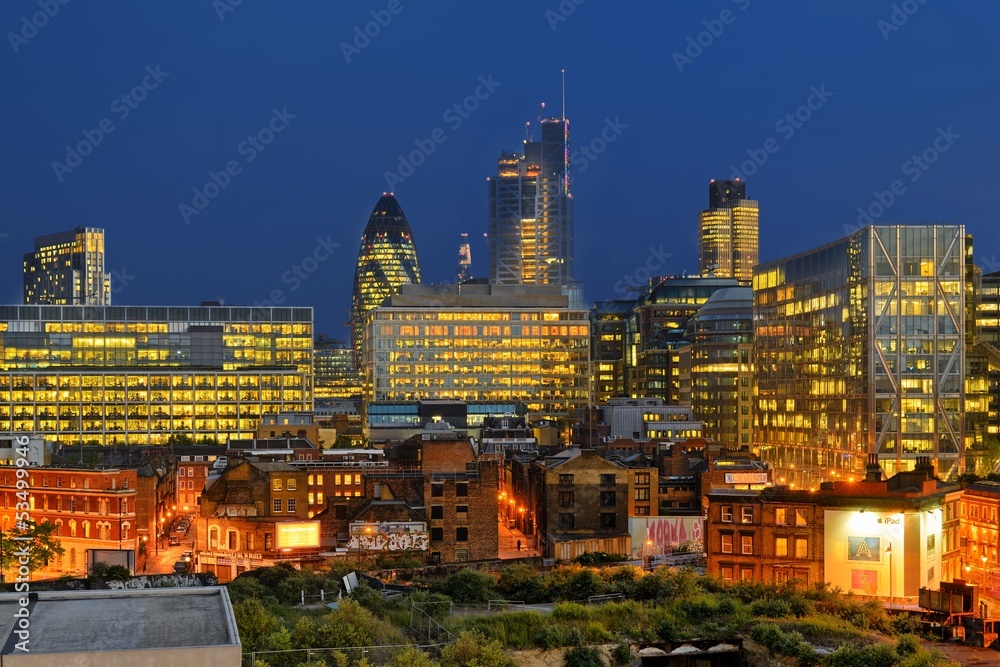 Est Londra, grattacieli e sobborghi
