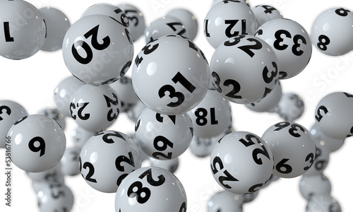 Lottokugeln fallen auf weißem Hintergrund photo