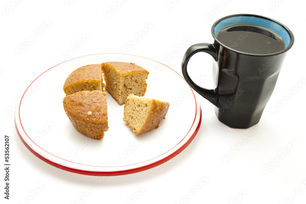 Frisch Gebackener Kuchen mit Kaffee Frisch Gebackener Kuchen mit Kaffee
