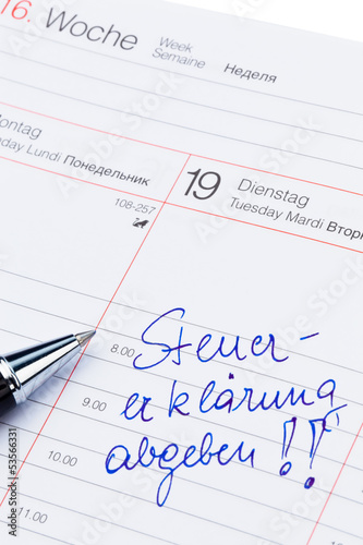 Eintrag im Kalender: Steuererklärung abgeben