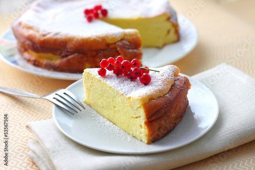Cheesecake decorated with red currant