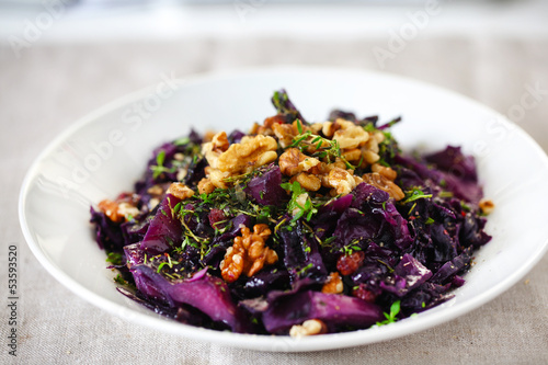 Red cabbage cooked with raisins, walnuts and thyme