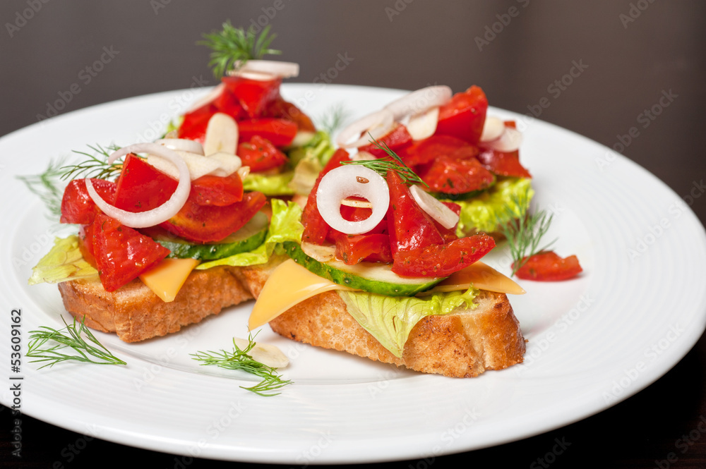 Toast with vegetables