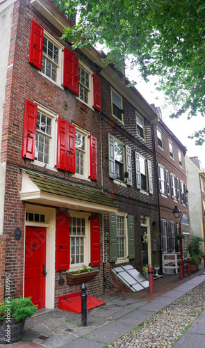 the oldest street in the United states- Elfreth's alley