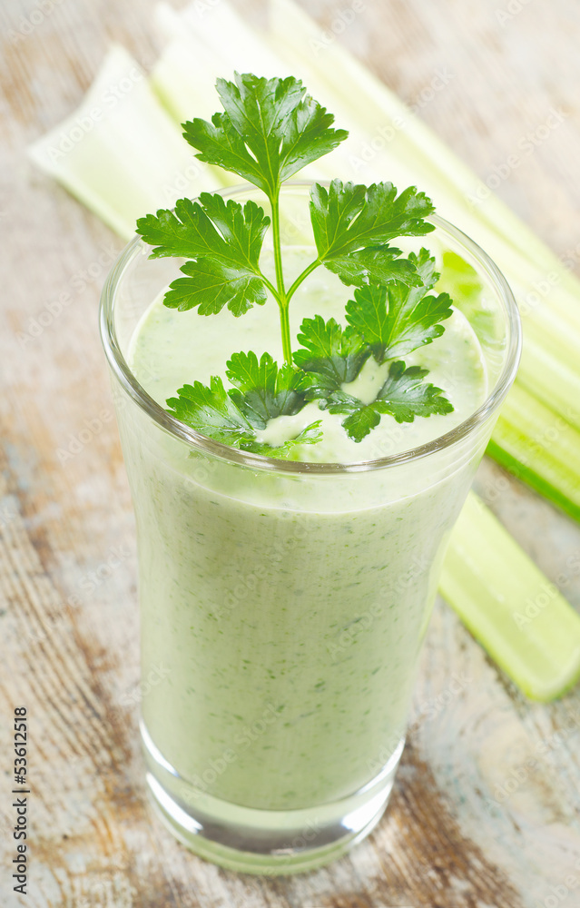 Green vegetable smoothie Green vegetable smoothie