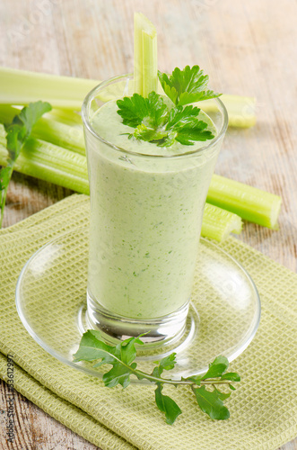 Green vegetable smoothie