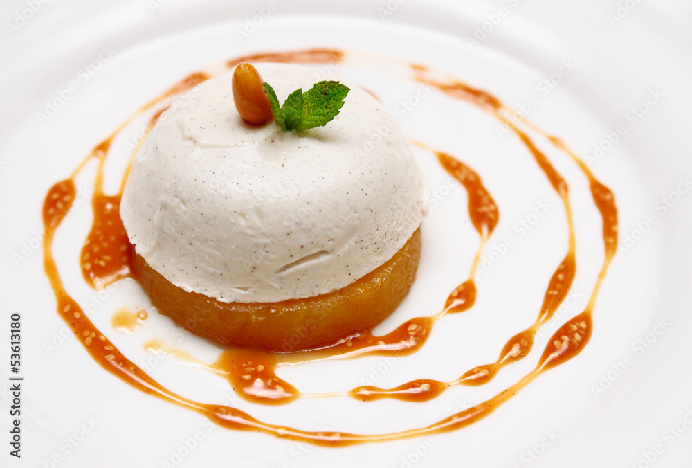 Pineapple and cheese cream dessert Pineapple and cheese cream dessert
