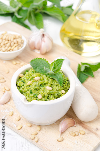 pesto with green peas, mint and pine nuts