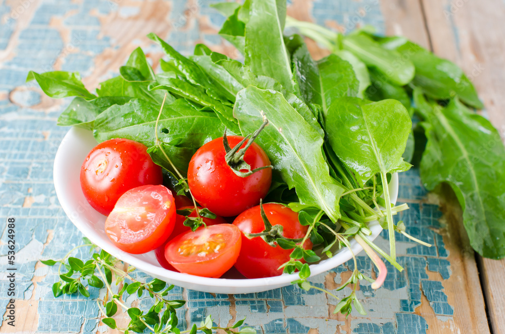 Fresh cherry tomatoes and spinach