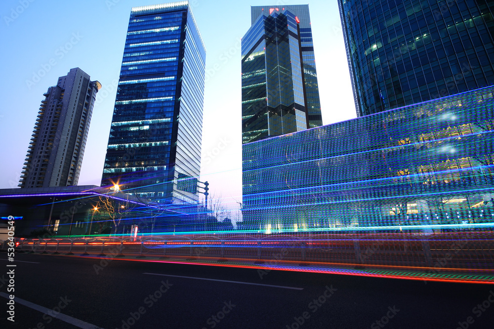 Fototapeta premium Rainbow światła autostrady w nocy w Szanghaju