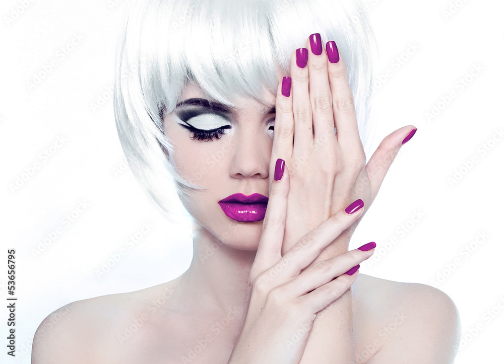 Obraz premium Paznokcie do makijażu i manicure. Moda Styl Piękna kobieta Po
