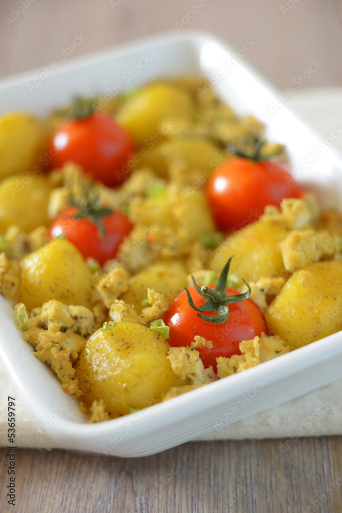 Gratin aus Kartoffeln,Tofu und Strauchtomaten Gratin aus Kartoffeln,Tofu und Strauchtomaten