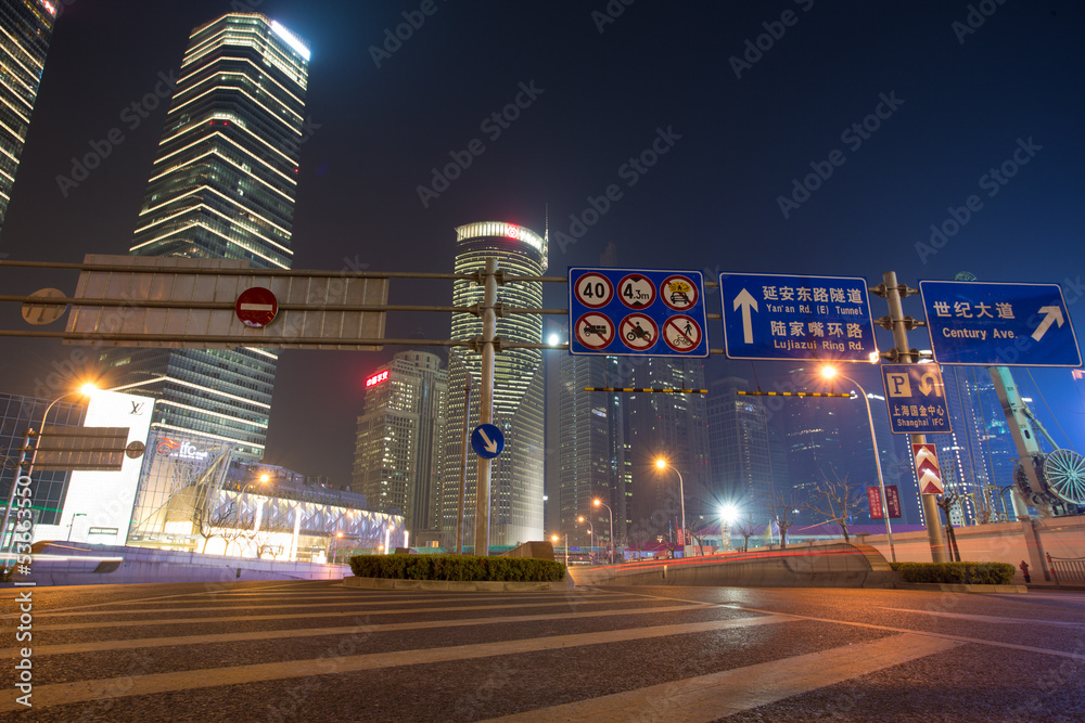 Fototapeta premium Pudong by night with Jimnao tower
