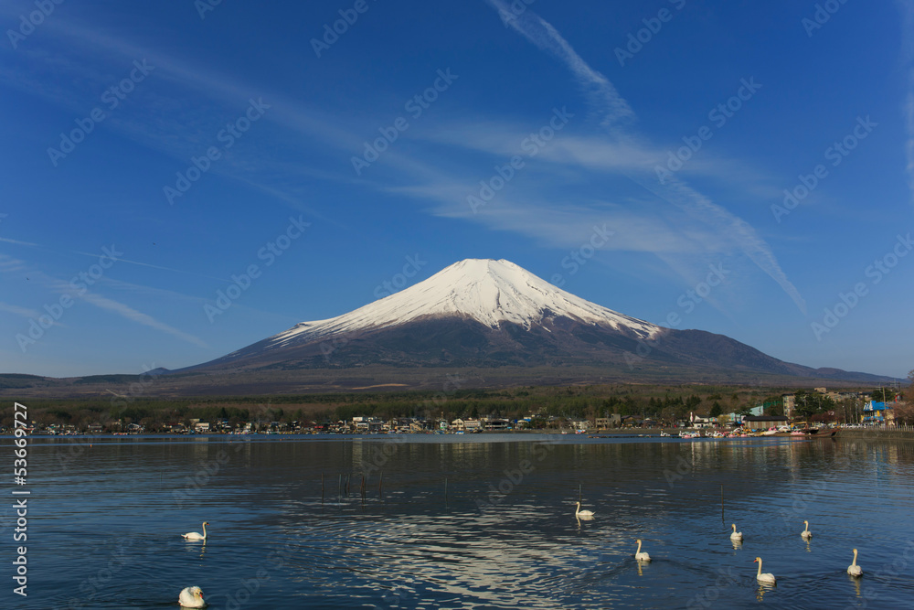 世界文化遺産 富士山と山中湖 StockFoto Adobe Stock