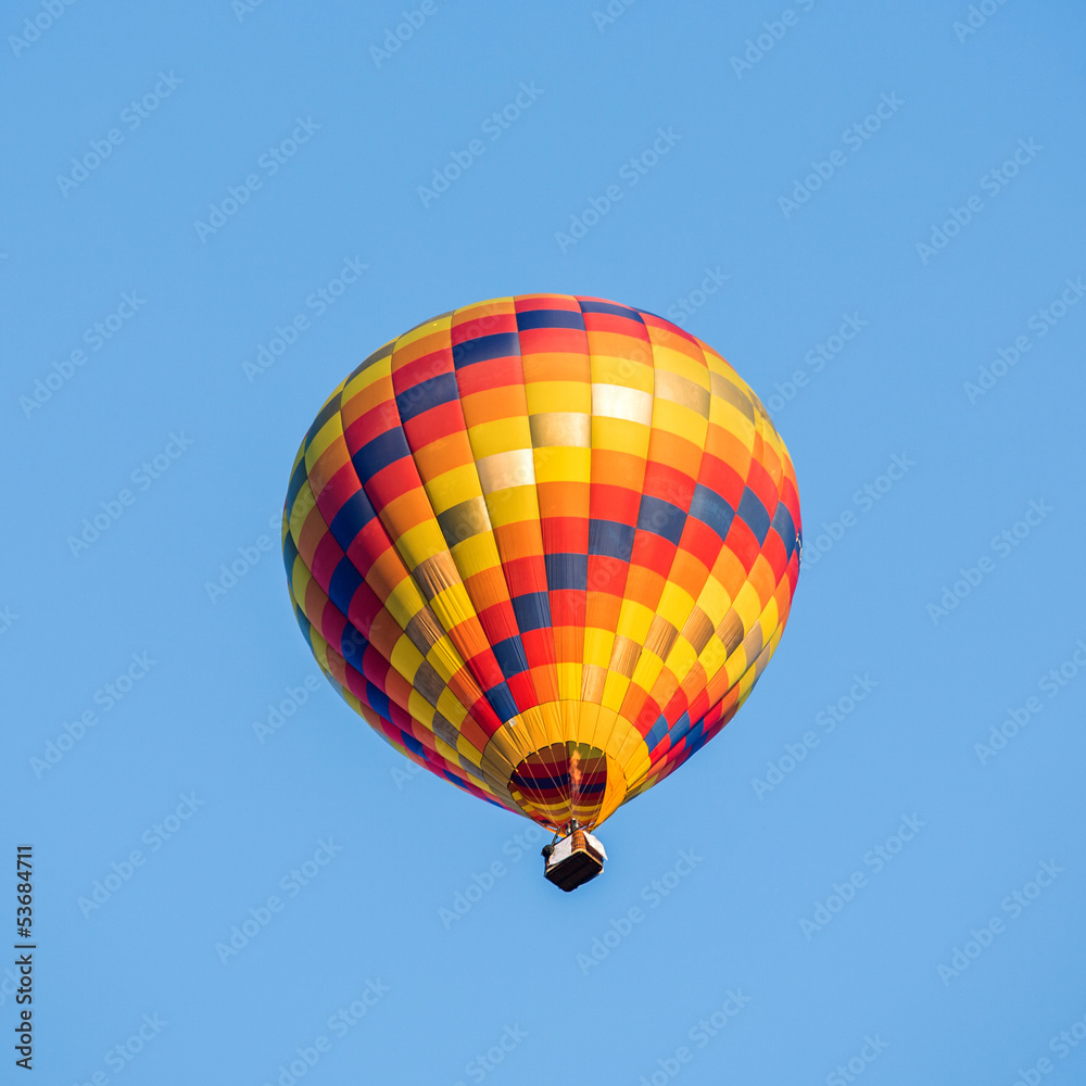 Naklejka premium Colorful hot air balloon over blue sky