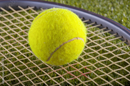 Tennis ball © Koufax73