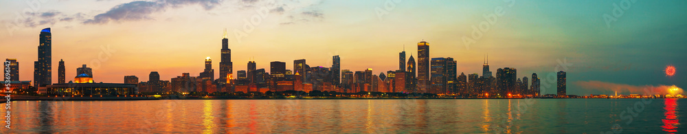 Downtown Chicago, IL at sunset