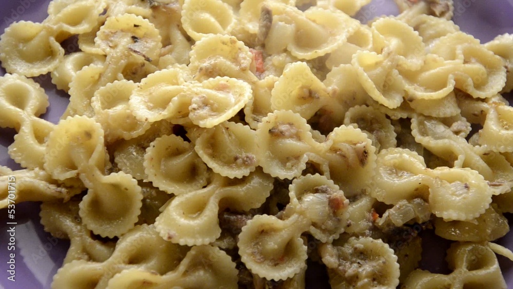 Pasta c ’ anciova e muddica atturrata Pasta c ’ anciova e muddica atturrata