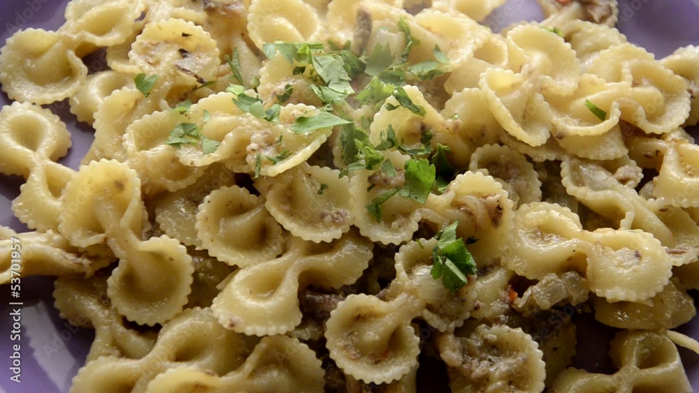 Pasta con le acciughe Pasta with anchovies Pasta con le acciughe Pasta with anchovies