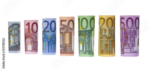 Geld, Reihe gerollte Euro Scheine isoliert auf weiß