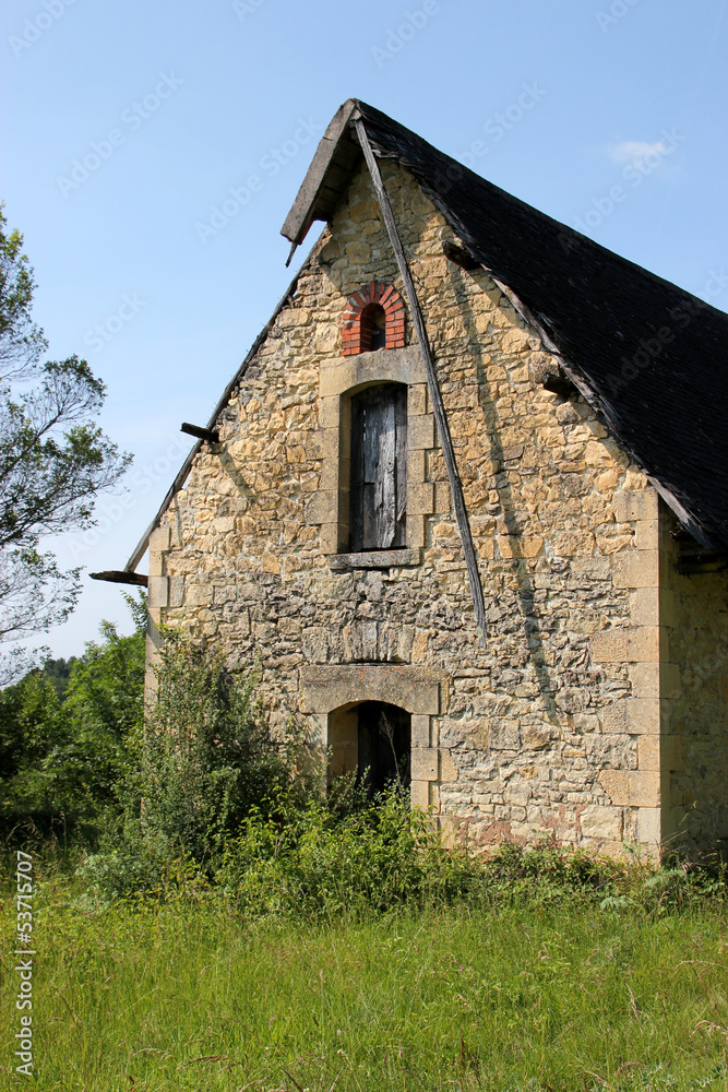 grange délabrée.