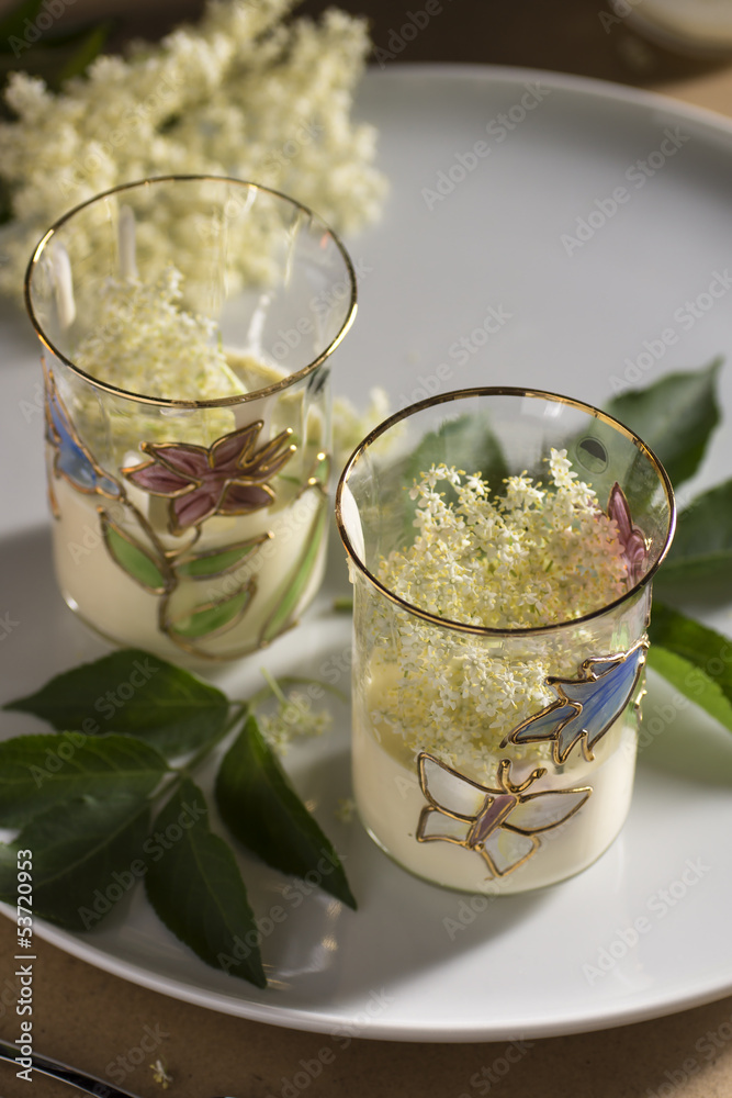Panna cotta mit Holunderblüten Stock Photo | Adobe Stock