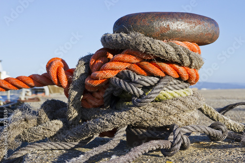 Ropes on the bollard