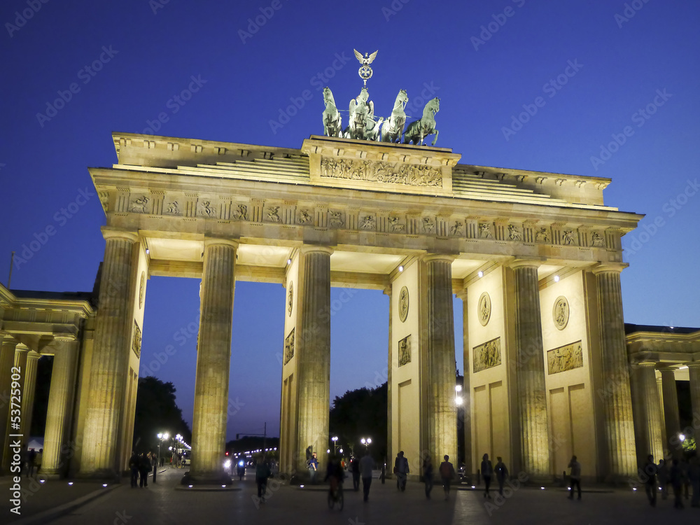 Obraz premium Brandenburg Gate At Dusk Berlin