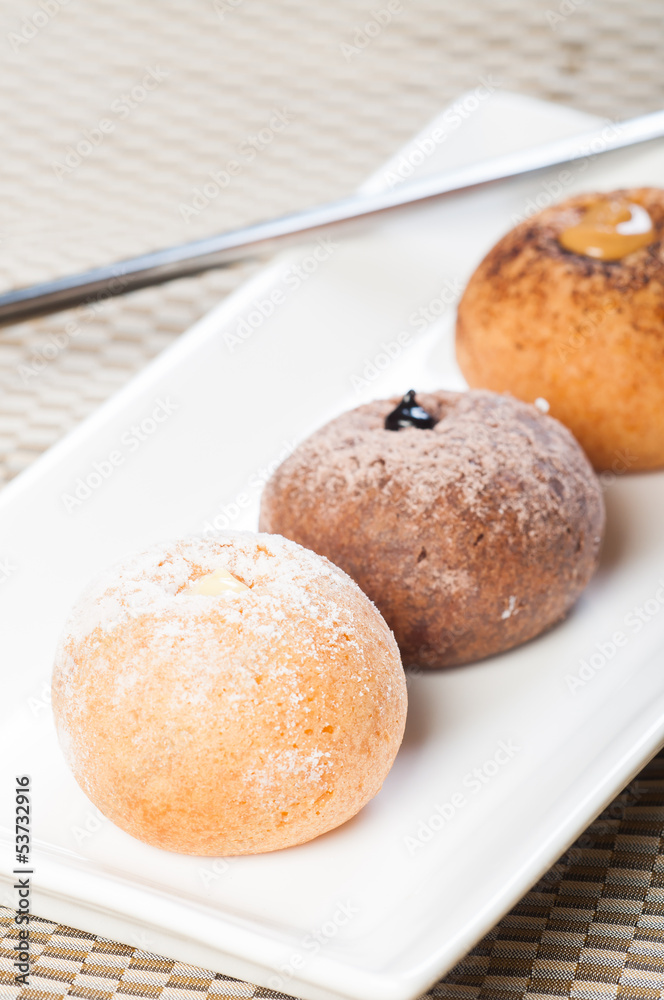 round donuts with flavored fillings round donuts with flavored fillings