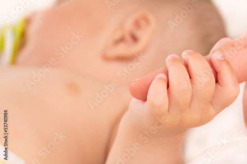 Wallpaper Mural Baby and mother hands Torontodigital.ca