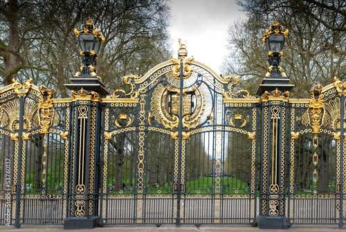 фотография buckingham palace door