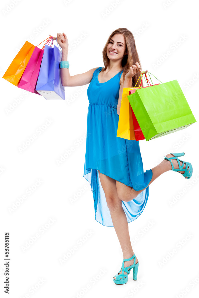 junge attraktive lachende frau auf shopping tour isoliert