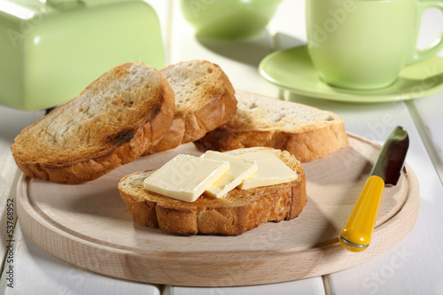 burro su fetta di pane 
