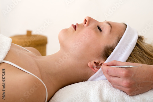 Obraz na plátne Homeopath applying auriculotherapy techniques.