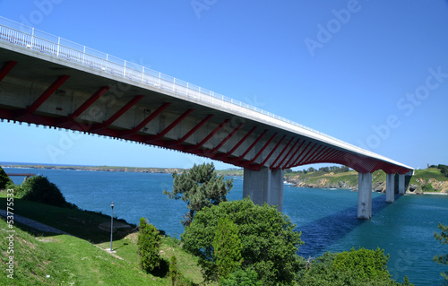 Puente sobre la ría del Eo que une Asturias y Galicia