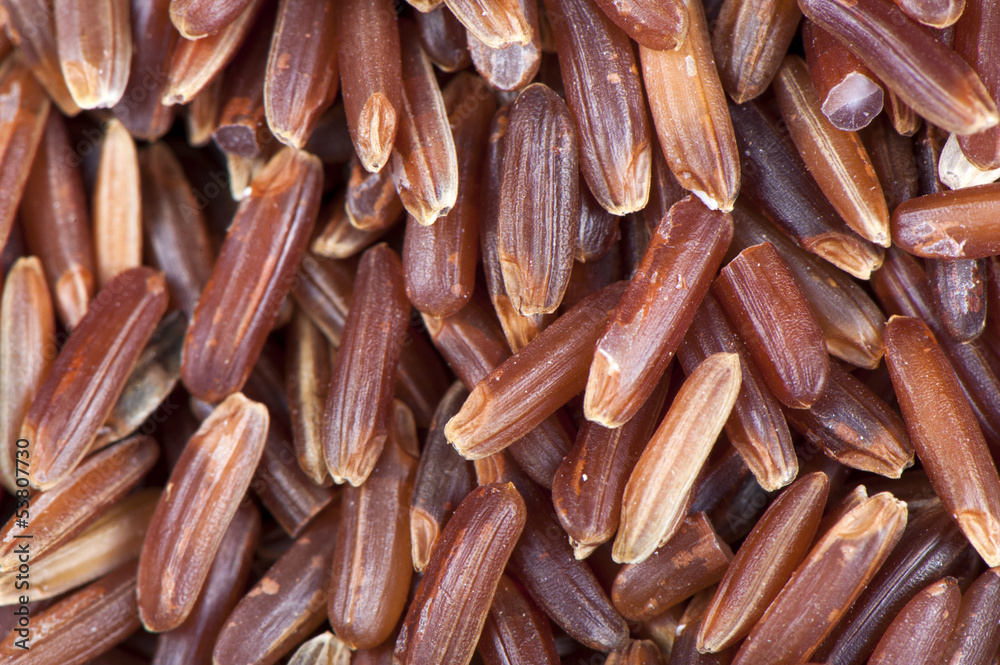Peeled red rice