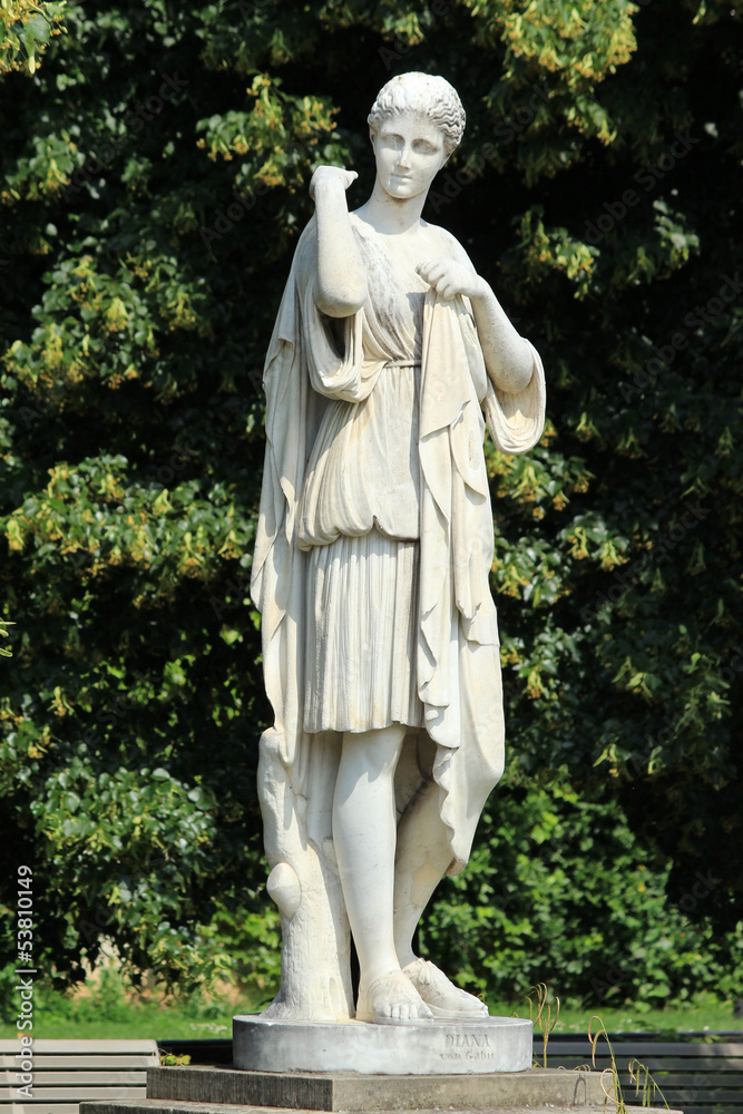 Griechische Frauenstatuen – Diana (Greek Statues of Women)