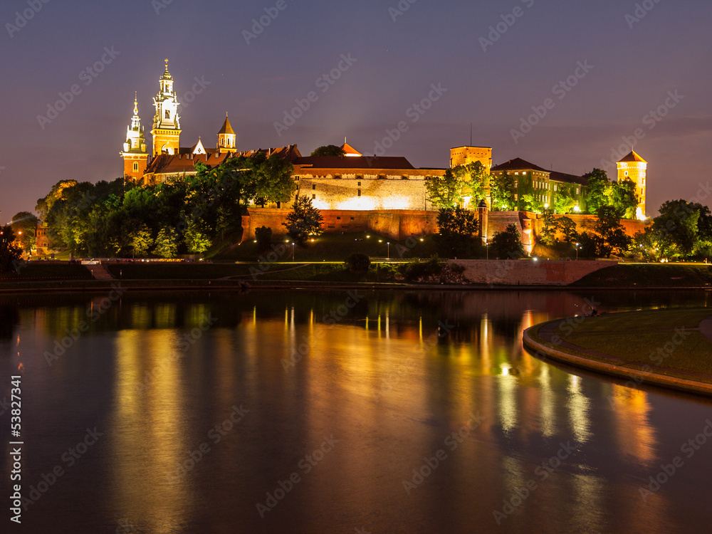 Fototapeta premium Wawel castle and Vistula river at night