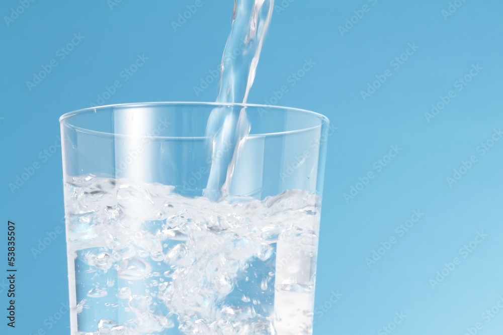 水を注ぐ 水を注ぐ