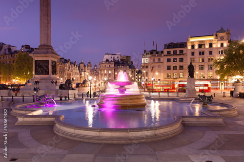 Photography Trafalgar Square illuminata di Notte, Londra