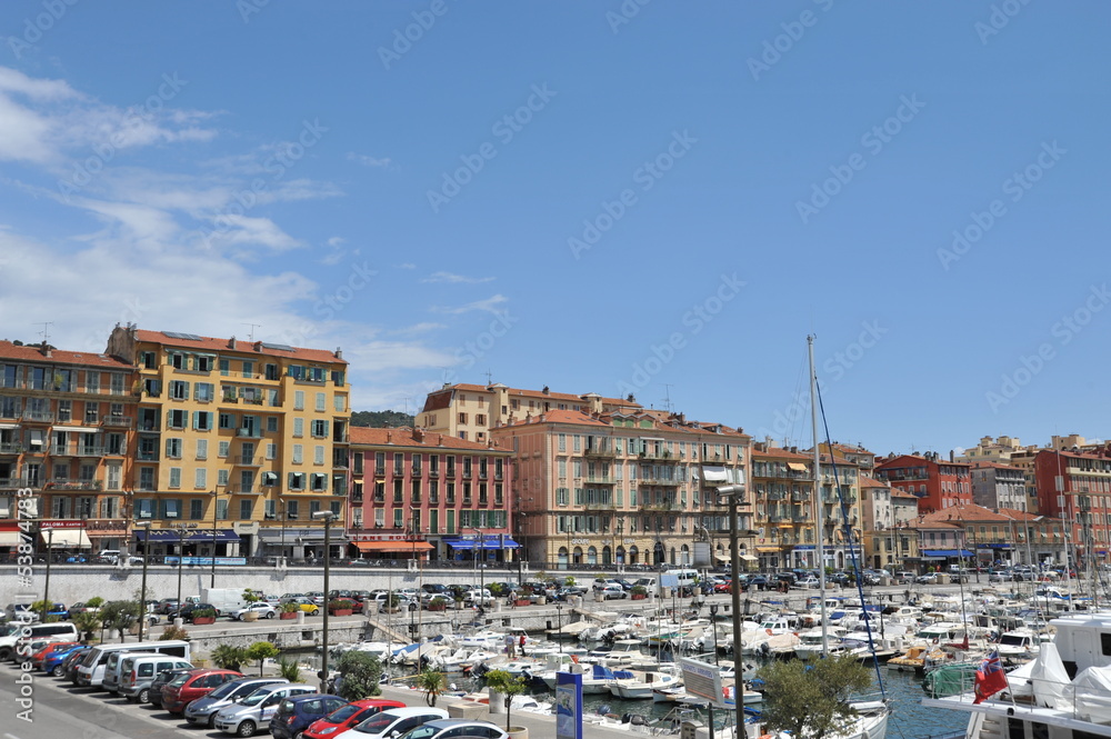 Port de Nice et ses immeubles 2