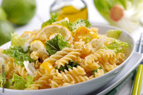 fusilli con lattuga e limone