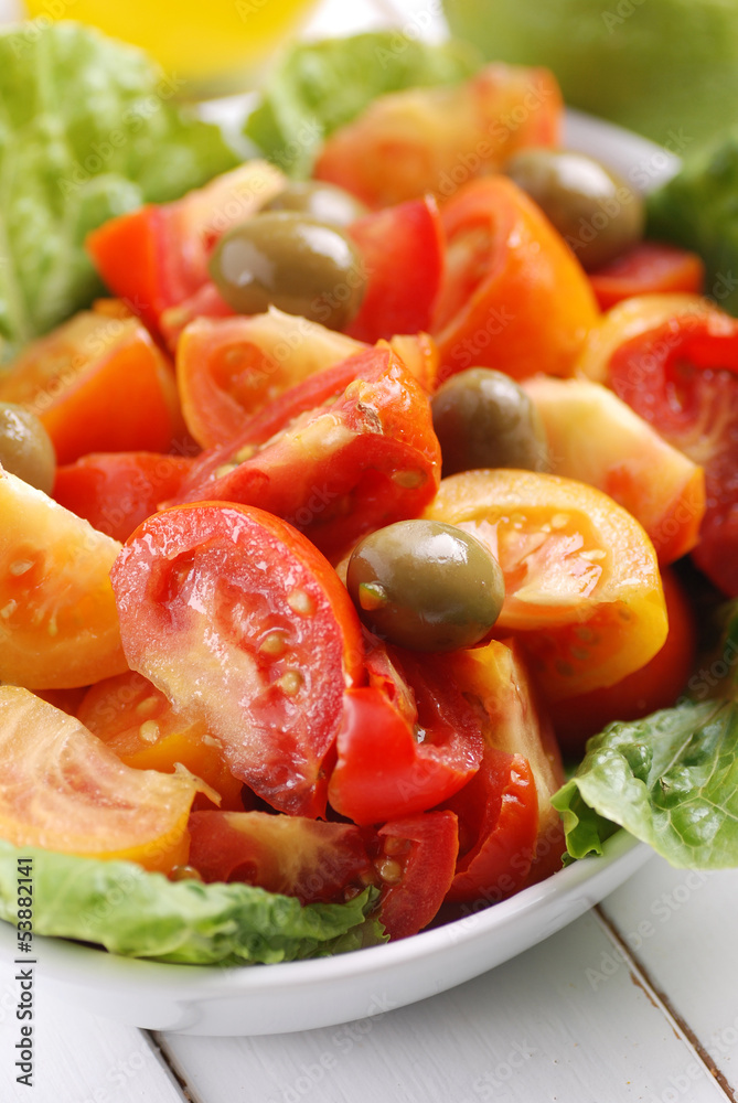insalata di pomodoro, olive e lattuga insalata di pomodoro, olive e lattuga