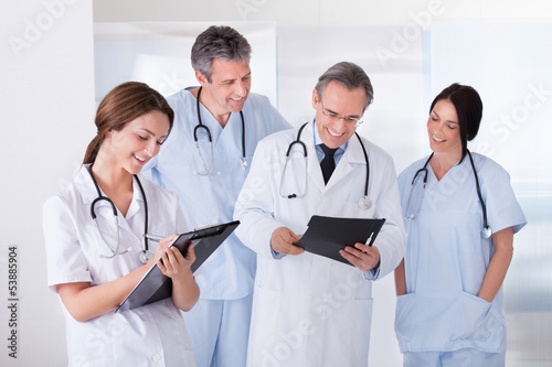 Bild auf Leinwand Portrait Of Happy Doctors Working Together