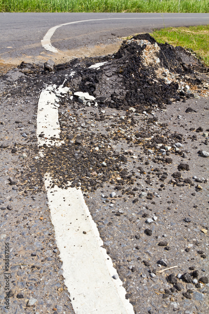 Obraz premium Asphalt surface, the curve of the road were demolished