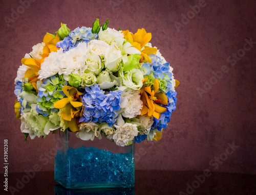 Fototapeta Naklejka Na Ścianę i Meble -  Bouquet of flowers in glass vase