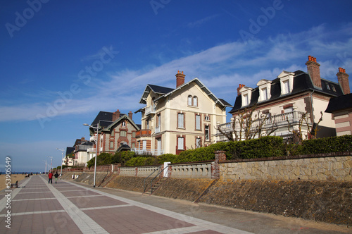 Fototapeta Naklejka Na Ścianę i Meble -  maison face à la mer en Normandie
