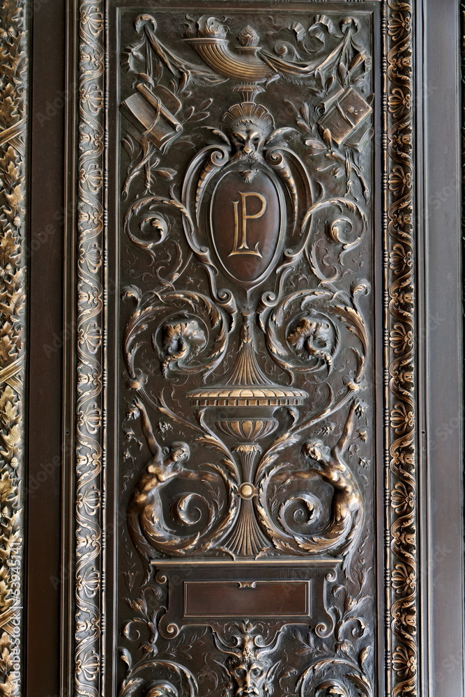 Public Library. Porte en bronze. New York.