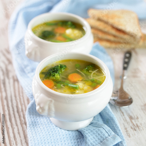 Nudel-Gemüse-Suppe
